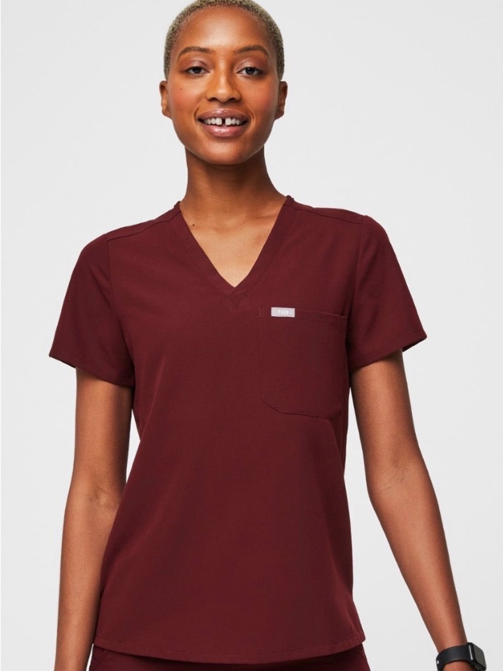Figs Short Sleeve V-Neck Scrub Top in Burgundy